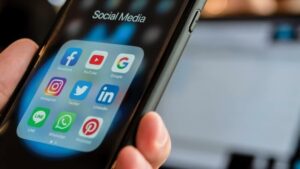 How to Write Better Social Media Ad Copies: 8 Tips From The Experts