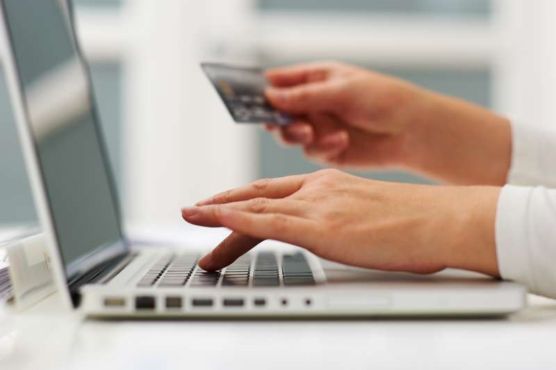 A rigid payment options give customers the reason to leave the site and go for the others