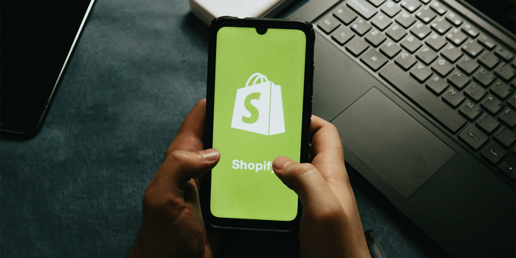 How to Get Shopify Customer Support (Help Center, Community, Courses)